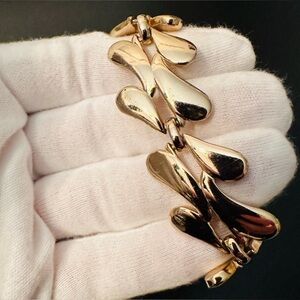 Monet VTG 1960’s Smooth Gold Plated Bracelet Teardrop Links Safety Chain